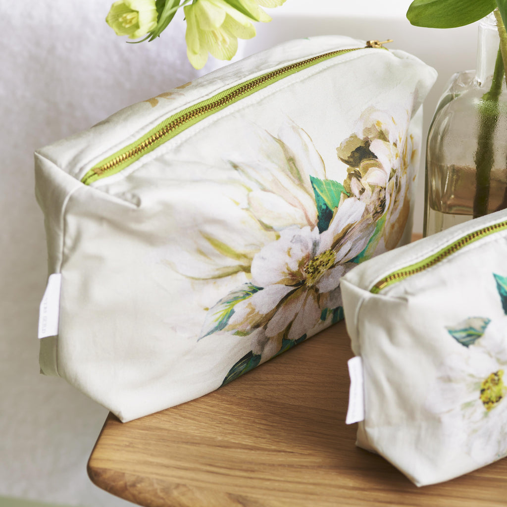 JARDIN BOTANIQUE LARGE TOILETRY BAG